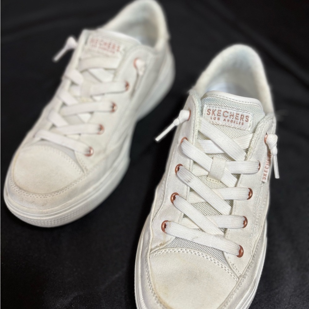 Skechers Cream Sneakers with Pink Details